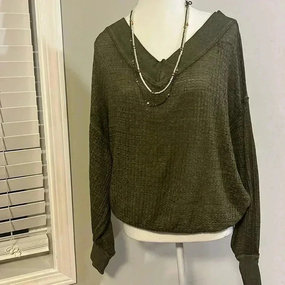 [S]We the Free V-Neck Cropped  Light Blouse Dolman Sleeve